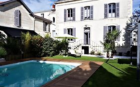 Maison La Porte Rouge